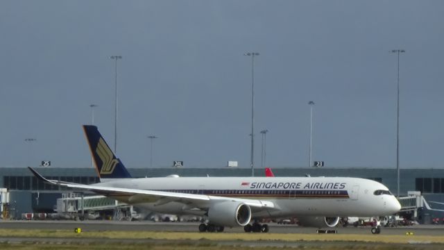 Airbus A350-900 (9V-SHE)