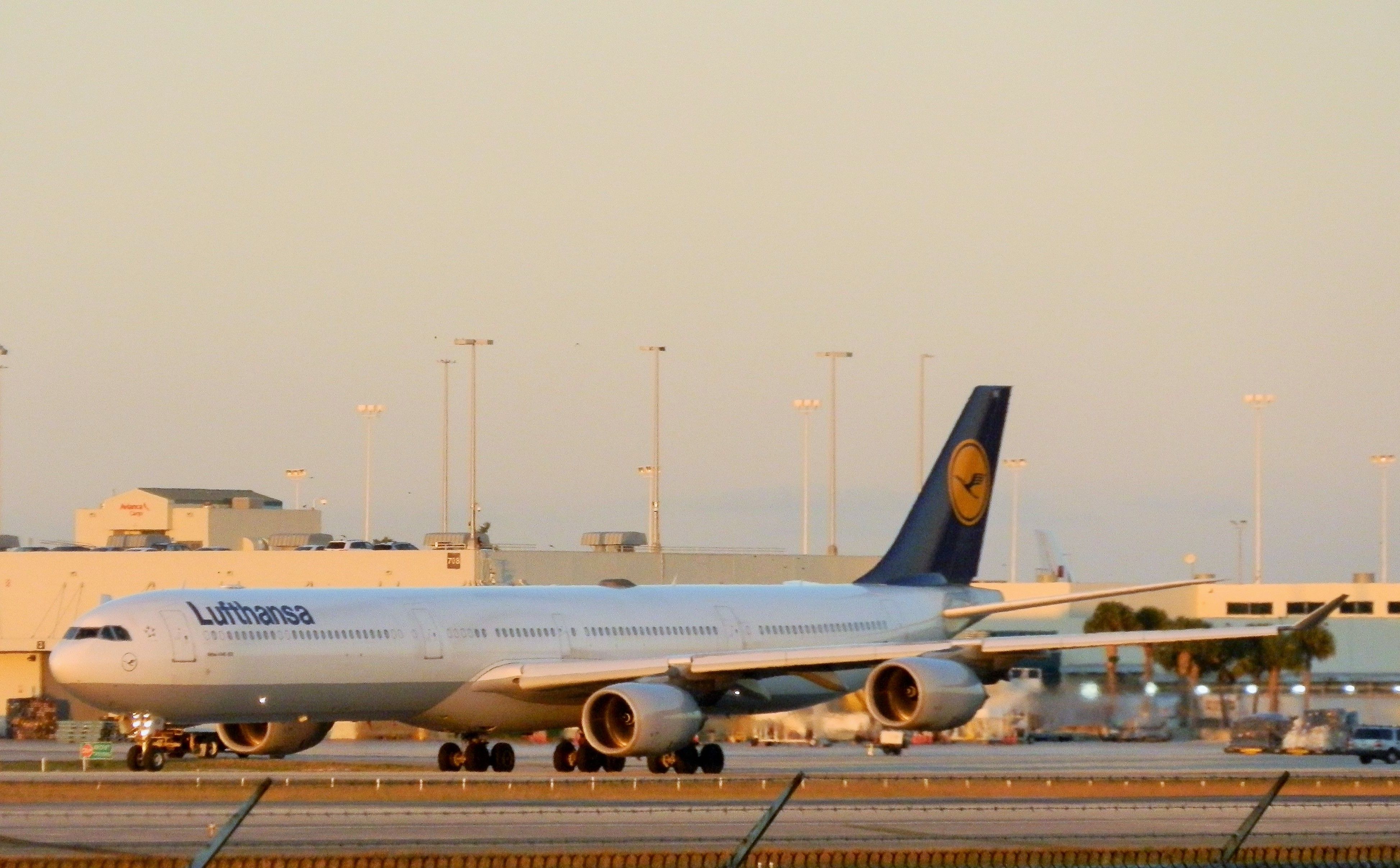 Airbus A340-600 (D-AIHX)