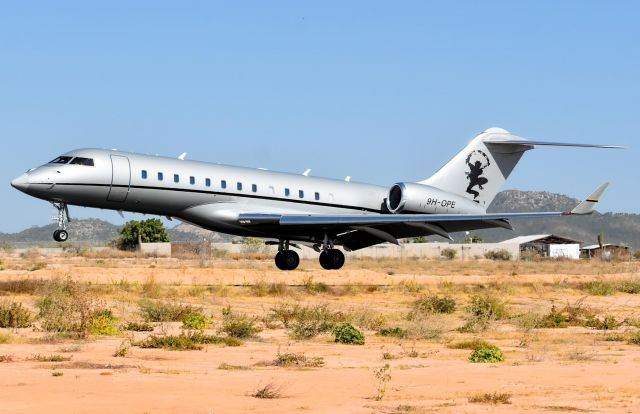 Bombardier Global Express (9H-OPE)