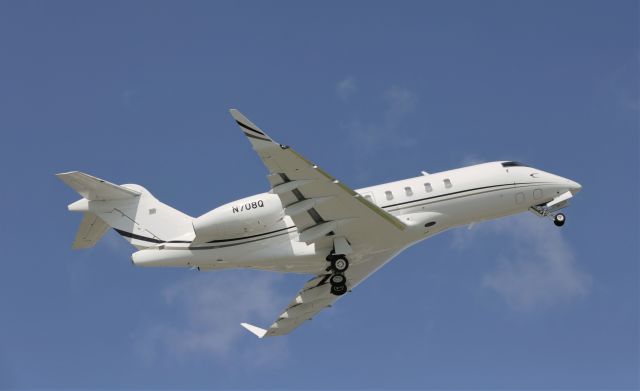 Bombardier Challenger 300 (N708Q)
