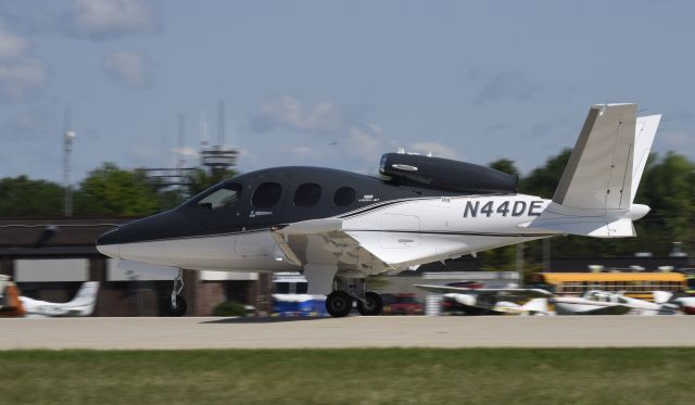 Cirrus Vision SF50 (N44DE) - Airventure 2019