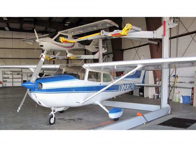 Cessna Skyhawk (N737RQ) - A 172 in a very nice condition!