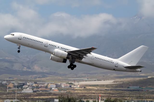 Boeing 757-200 (G-OJIB)