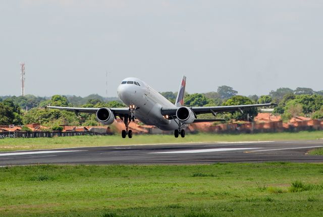 Airbus A320 (PR-MHP)