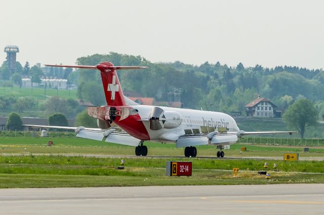 Fokker 100 (HB-JVH) - applying full brakes after landing on rwy 32