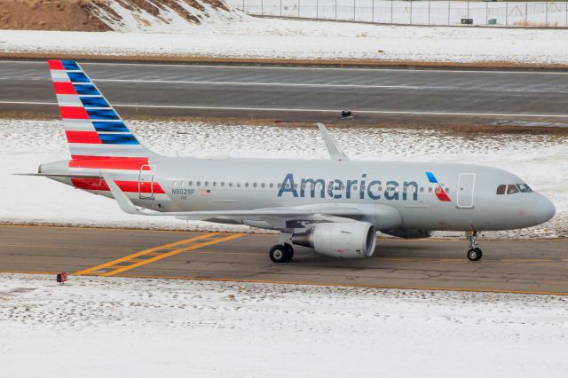 Airbus A319 (N9029F) - American 2543 taxiing to the gate from Dallas-Fort Worth, TX.