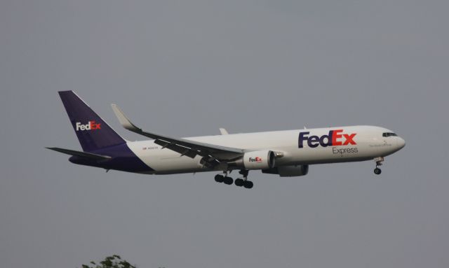 BOEING 767-300 (N68078)