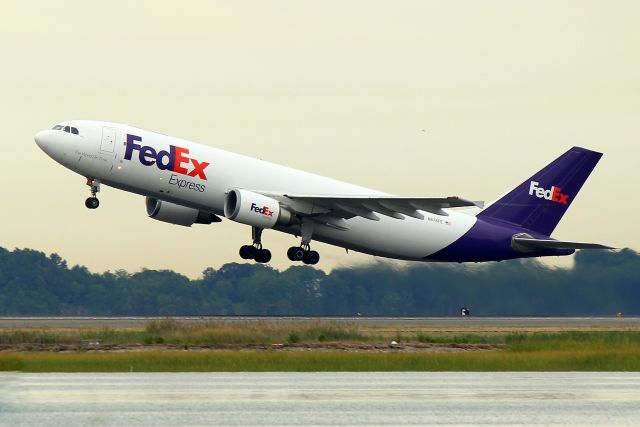 Airbus A300F4-600 (N674FE) - FDX 3601 departing for Indianapolis