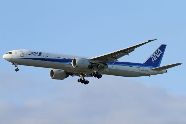 BOEING 777-300 (JA779A)