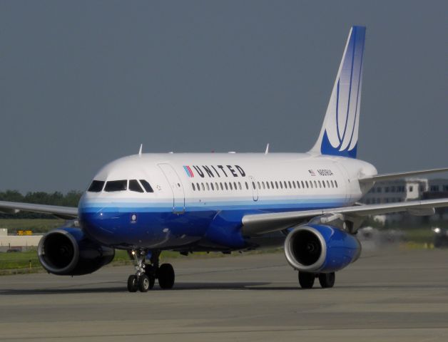 Airbus A319 (N809UA)