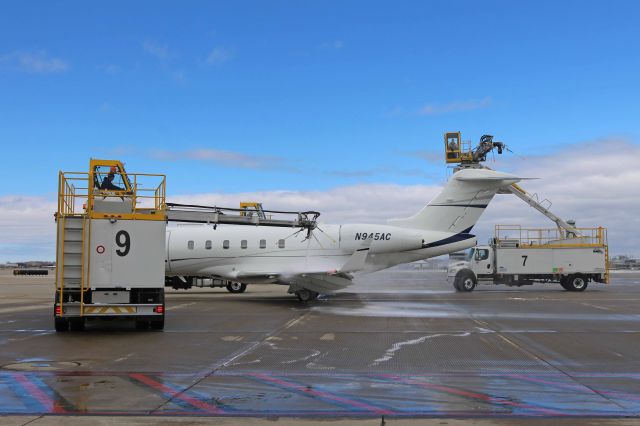 Bombardier Challenger 300 (N945AC) - FWK945 (N945AC, cn 20442) getting deiced on Pad-1 on 7 Apr 2017.