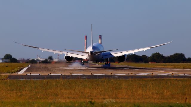 Boeing 787-8 (CN-RGS) - Rare atterrissage piste 02/20.