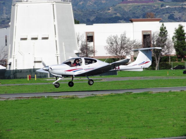 Diamond Star (N192CA) - Taking off RWY 26L