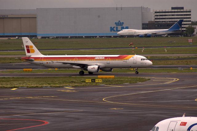 Airbus A321 (EC-ILP) - Photo captured AMS (May2007)