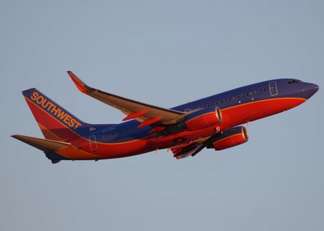 Boeing 737-700 (N7750A)