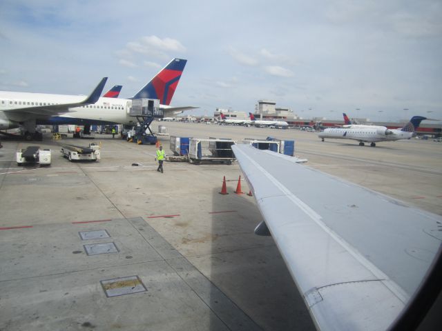 McDonnell Douglas MD-88 (N988DL)