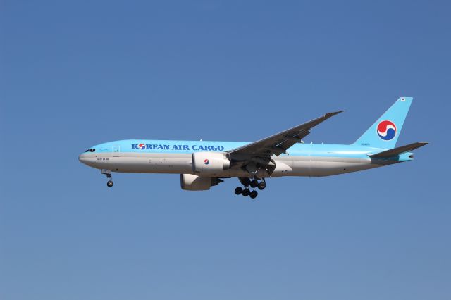 Boeing 777-200 (HL8251)