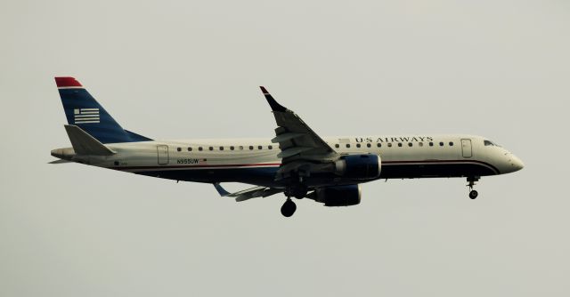 Embraer ERJ-190 (N955UW)