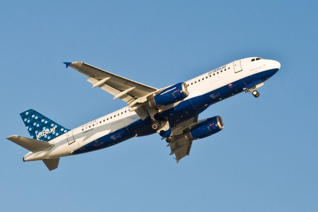 Airbus A320 (N706JB) - As Blue As It Gets !