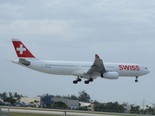 Airbus A330-300 (HB-JHK)