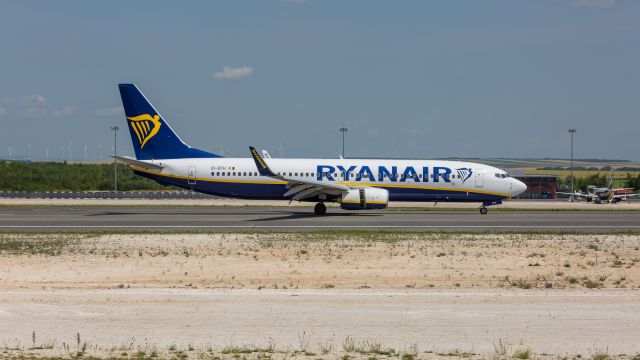 Boeing 737-700 (EI-EFH)