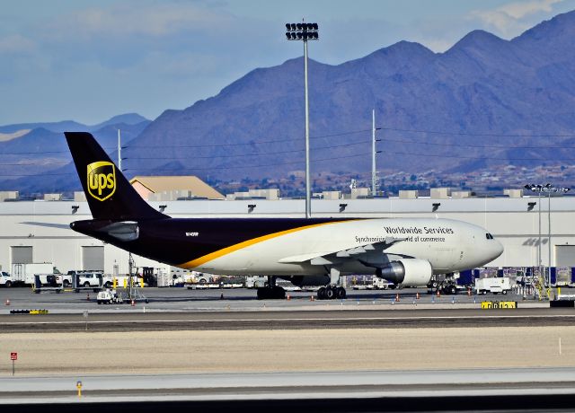 Airbus A300F4-600 (N143UP) - N143UP United Parcel Service 2002 Airbus A300 F4-622R C/N 0826 -  Las Vegas - McCarran International (LAS / KLAS) USA - Nevada, December 02, 2011 Photo: Tomás Del Coro