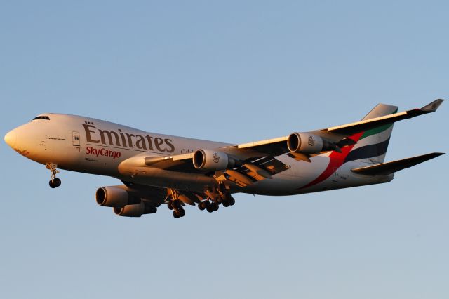 Boeing 747-400 (N415MC)