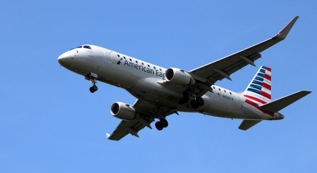 Embraer 175 (N426YX) - On final is this 2014 American Airlines Eagle Embraer ERJ 170-200LR in the Summer of 2021.