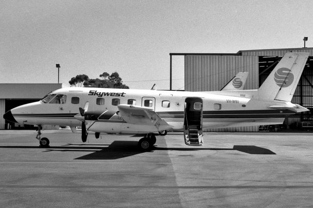 Pilatus PC-12 (VH-WBI) - SKYWEST - EMBRAER EMB-110P2 BANDEIRANTE - REG VH-WBI (CN 110292) - ESSENDON MELBOURNE - VIC. AUSTRALIA - YMEN (1/3/1986)35MM B/W NEGATIVE SCAN.