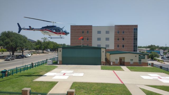 Bell JetRanger (N134AE) - Landing at Shannon Hospital in San Angelo, Texas