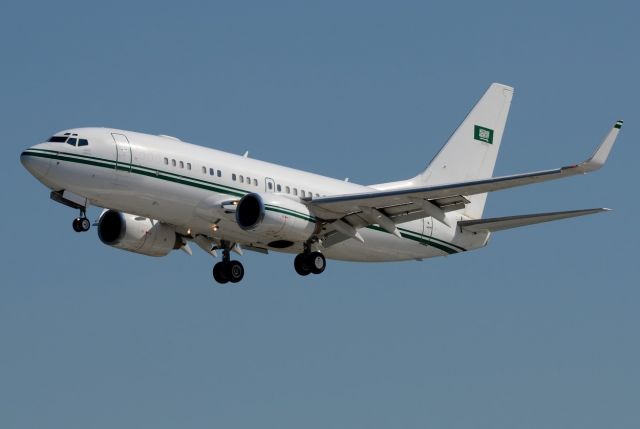 Boeing 737-700 (HZ101)