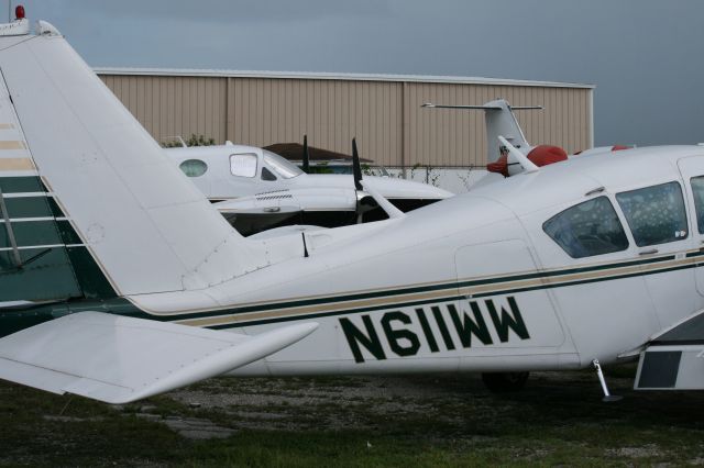 Piper Apache (N611WW)
