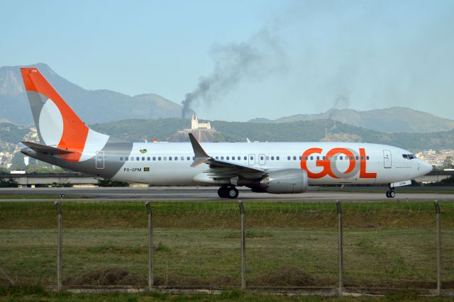 Boeing 737-700 (PS-GPM)