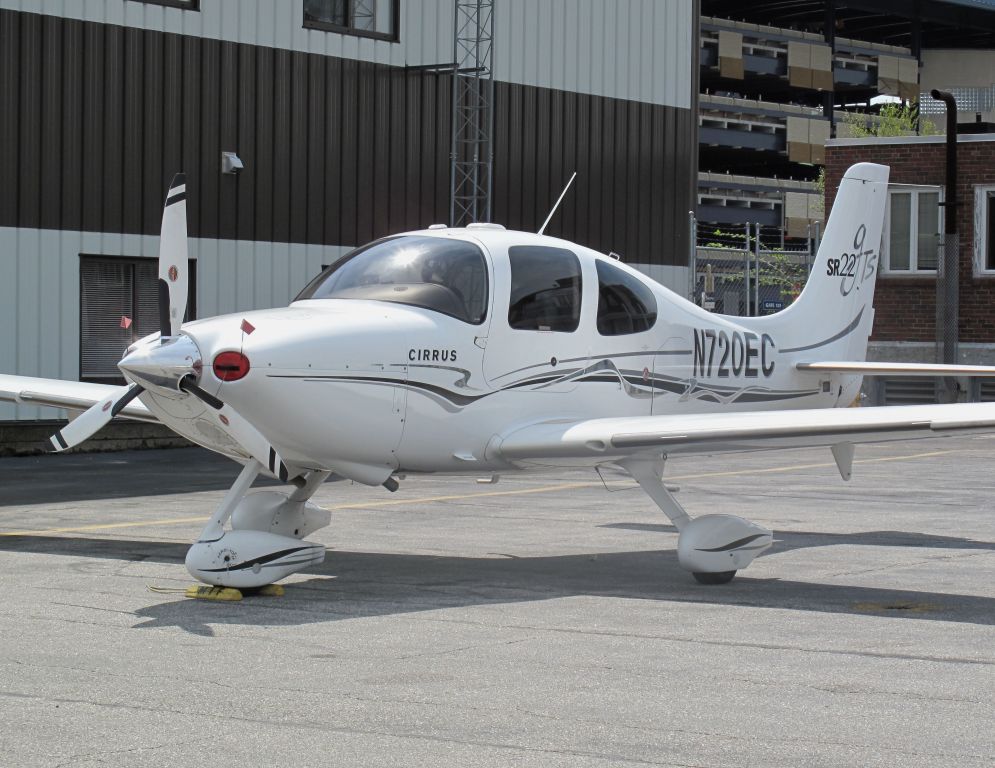 Cirrus SR-22 (N720EC)