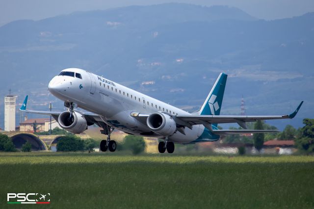 Embraer ERJ-190 (I-JENE) - PSC Verona - Piti Spotter Club Verona