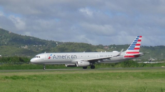 Airbus A321 (N990AU)