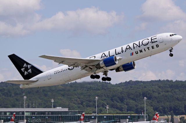 BOEING 767-300 (N653UA) - "Star Alliance" livery