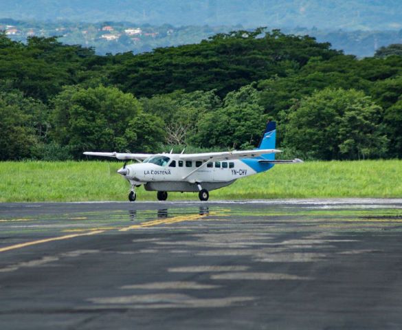 Cessna Caravan (YN-CHV) - copyright : frank ruiz 