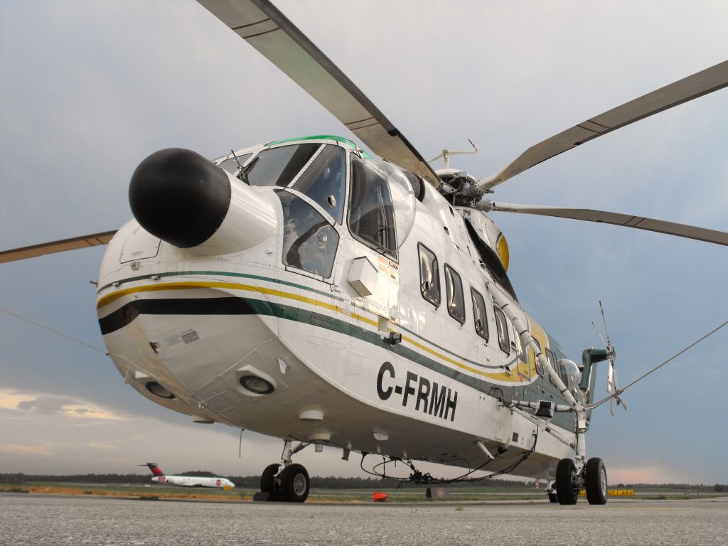 Sikorsky Sea King (C-FRMH) - Sikorsky spending the night in TLH.