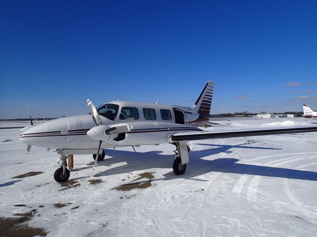 Piper Navajo (N774CE)