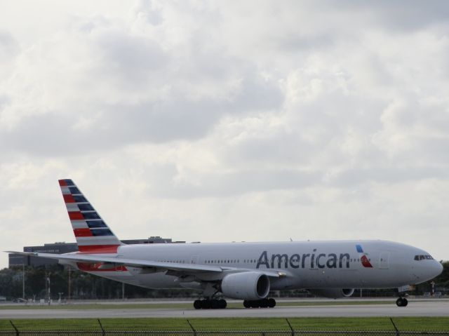Boeing 777-200 (N781AN)
