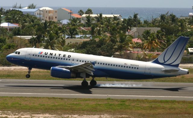 Airbus A320 (N401UA)