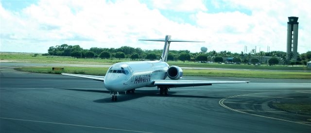 Boeing 717-200 (N478HA) - Exiting Runway 8L at Honolulu Intl November 2006