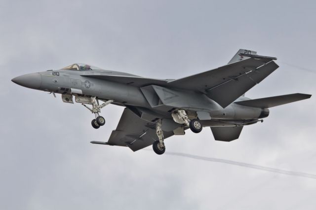 — — - F-18E VFA122