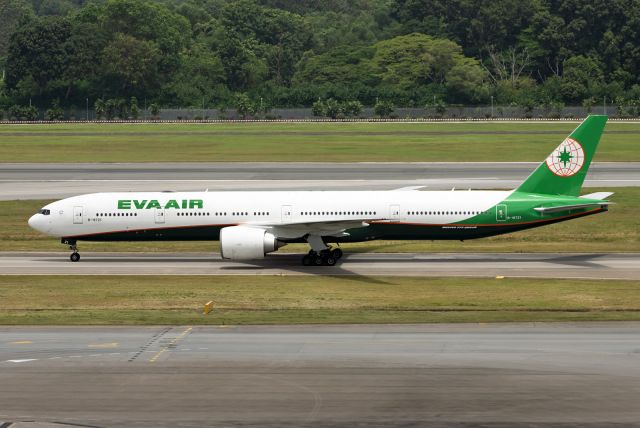 BOEING 777-300 (B-16721)
