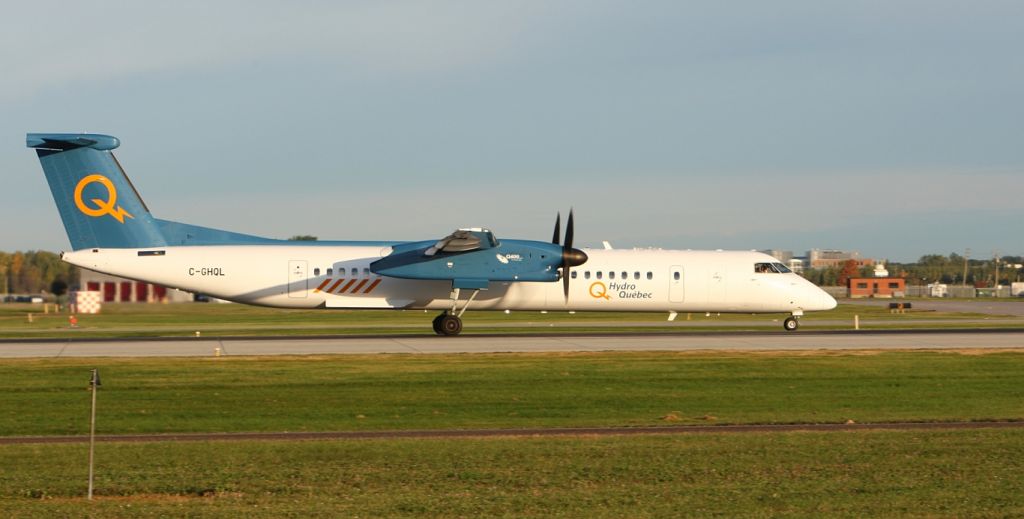 de Havilland Dash 8-400 (C-GHQL)