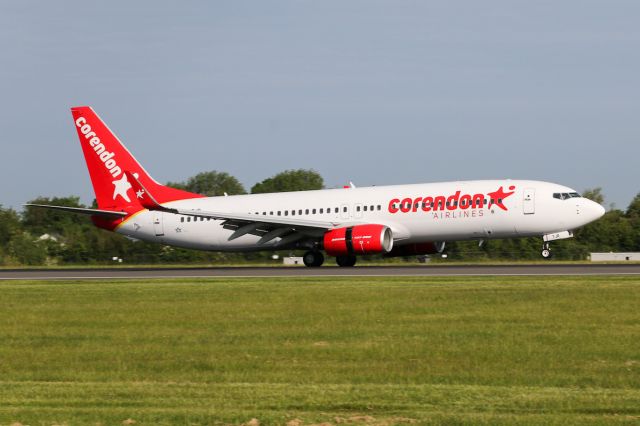 Boeing 737-800 (TC-TJR) - XC8131 arriving from Dalaman, as seen from alongside 5R