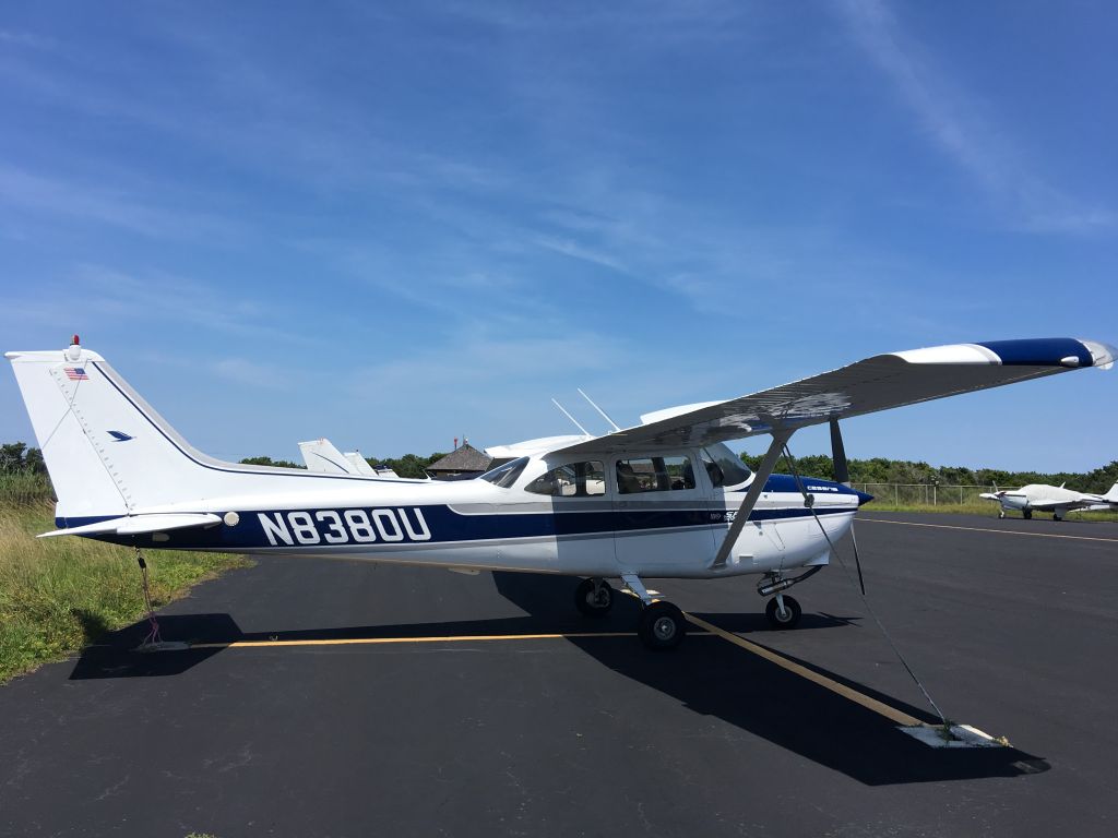 Cessna Skyhawk (N8380U)