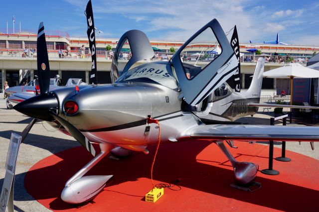 Cirrus SR-22 (N708SL)