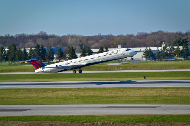McDonnell Douglas MD-88 (N986DL)